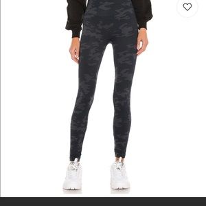 Spanx Look at Me Now Seamless Leggings Camo black